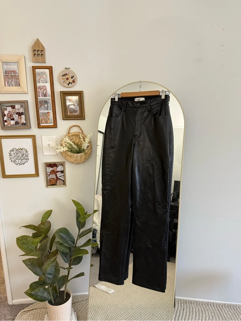 Abercrombie & Fitch 90s Strait Ultra High Rise Faux Leather Pant - Curve Love
